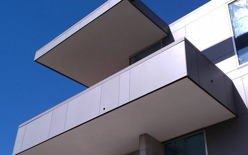  What are the advantages of aluminum curtain wall panels in decoration?
